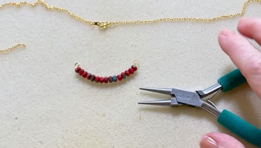 How to Make a Necklace with a Memory Wire Focal