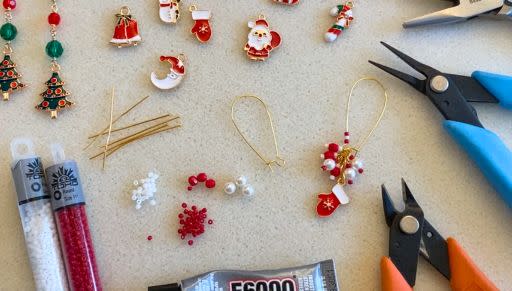 How to Make the Peppermint Mittens Christmas Earrings