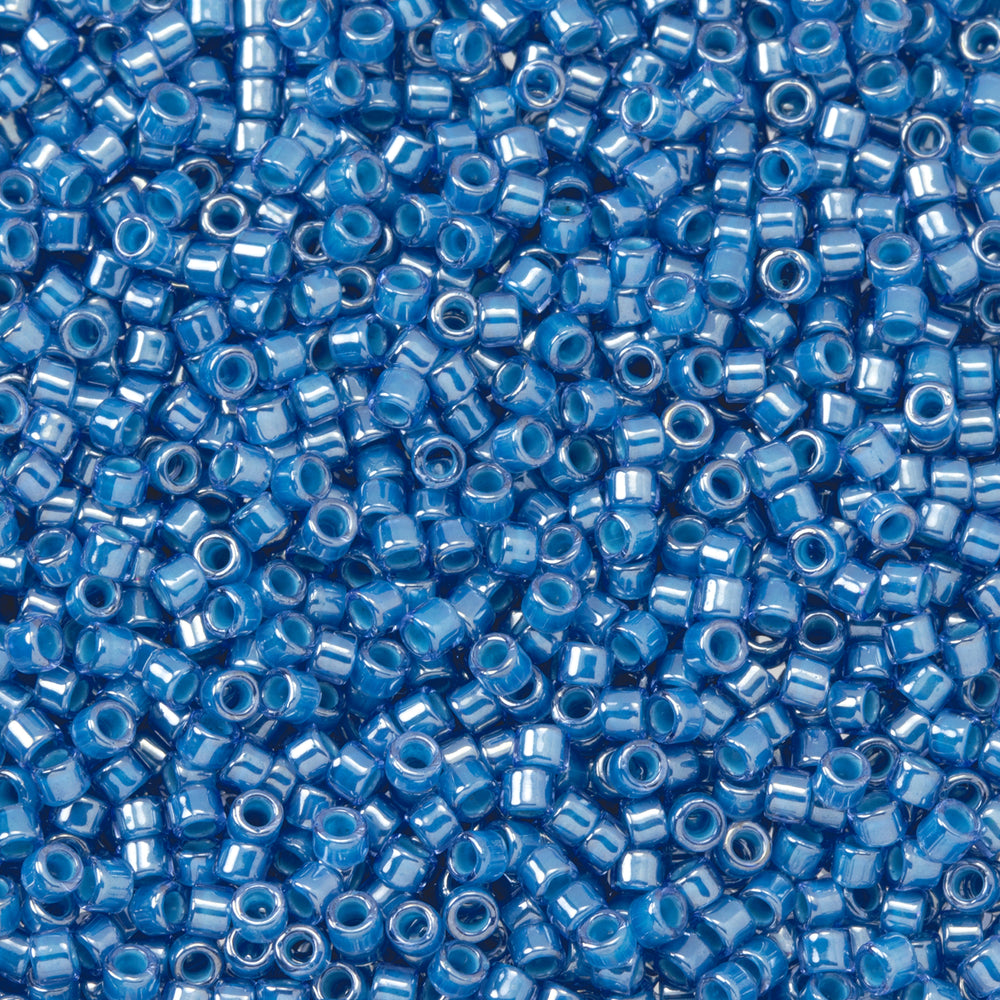 Toho Aiko Seed Beads, 11/0 #1055 'Cornflower-Lined Crystal' (4 Grams)