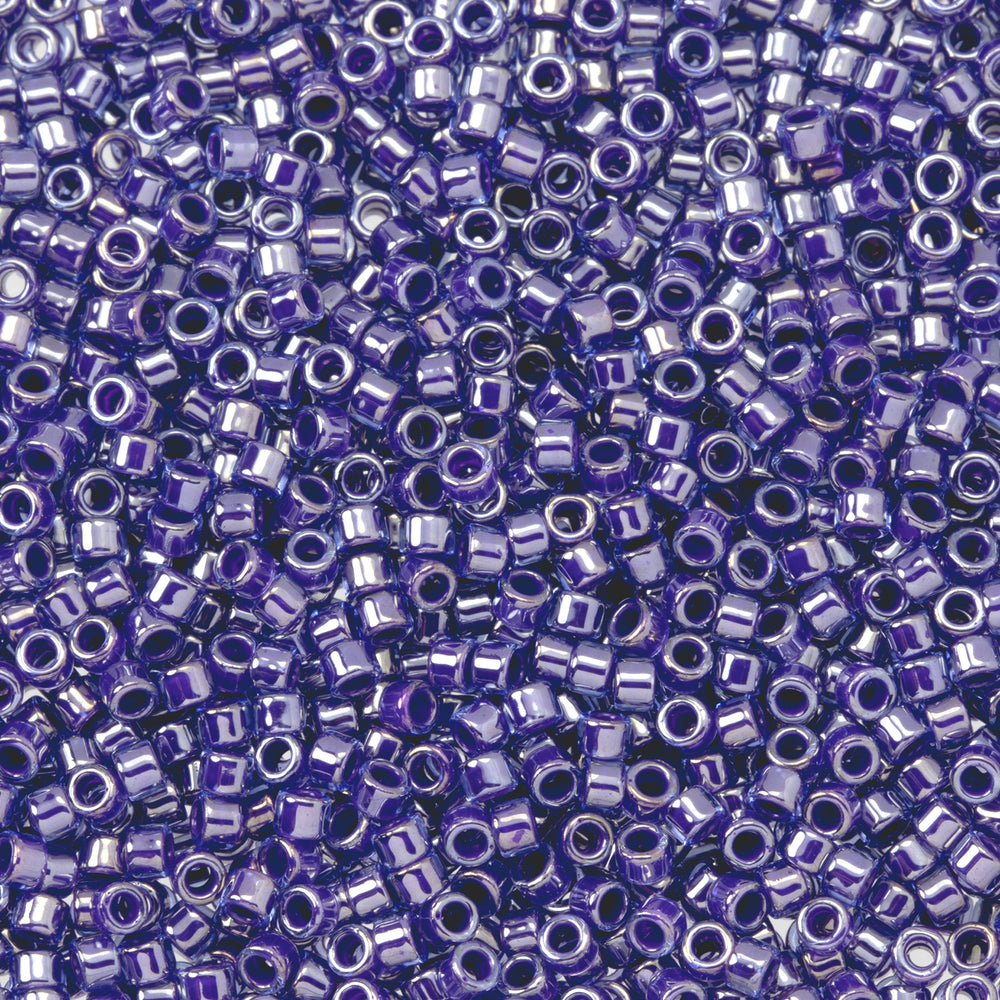 Toho Aiko Seed Beads, 11/0 #1058 'Lavender-Lined Lt Sapphire' (4 Grams)