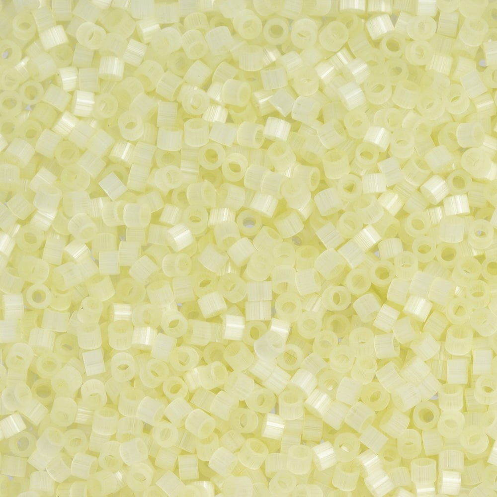 Toho Aiko Seed Beads, 11/0 #1318 'Fiber-Optic Ivory' (4 Grams)