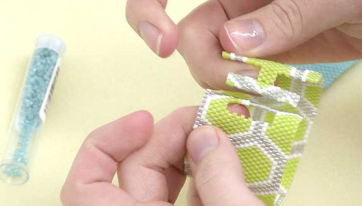 How to Add a Beaded Toggle to a Peyote Stitch Bracelet