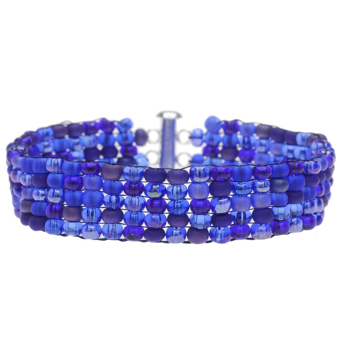 Blue and White Rubber Band Bracelet with Beads | Rubber band bracelet, Loom  band bracelets, Rainbow loom bands