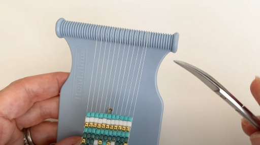 Quick Tip: How to Easily Reposition Warp Threads on a Bead Loom