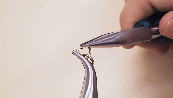How To Open Jump Rings How To Open and Close Jump Rings — Beadaholique