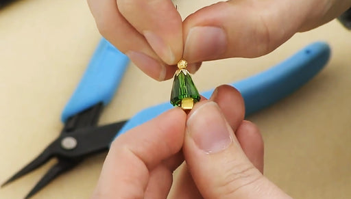 How to Make Austrian Crystal Dome Bead Christmas Tree Earrings