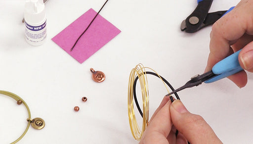 How to Use Rubber Cord and Memory Wire to Make a Charm Bangle