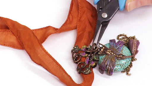 How to Make the Dragonfly in the Garden Necklace