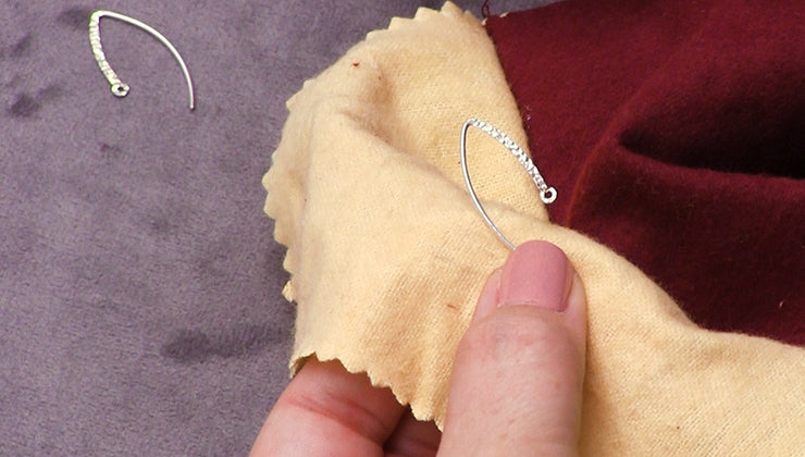 How to use a Polishing Cloth - Jewelry Making 