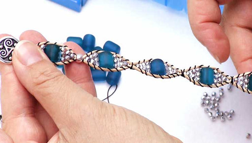 How to Make a Scalloped Wrapit Loom Bracelet