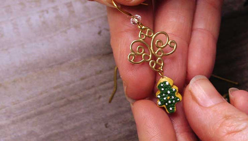 Quick & Easy DIY Jewelry: Filigree Christmas Tree Earrings