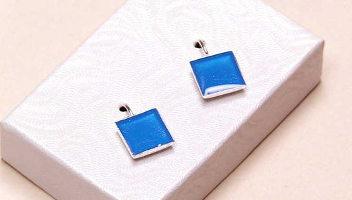 How to Make a Pair of Resin Earrings featuring Nunn Design Earring Bezels