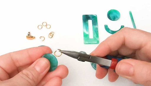 How to Make the Vintage Gal Earrings featuring Zola Elements